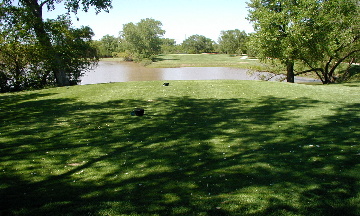 Hole 8 , lake in background 